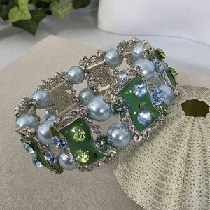 Vintage Floral Motif Glass Pearls Bracelet